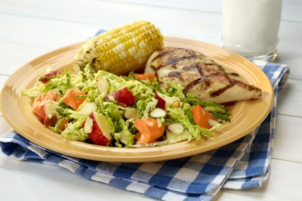 Coleslaw med paprika och äpple
