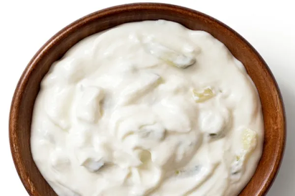 Dip med gurka, yoghurt och färskost