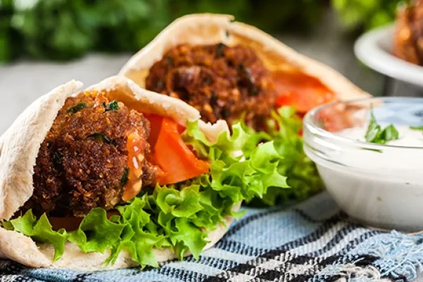 Falafelsmörgås med yoghurt