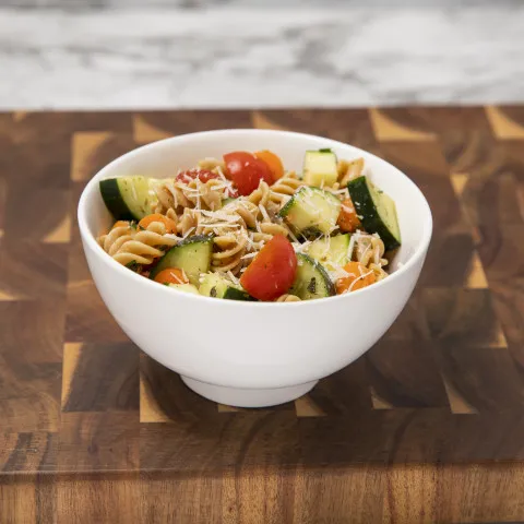 Fräsch pasta primavera-sallad