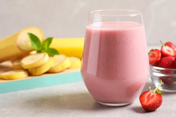 Frukostshake med frukt och yoghurt