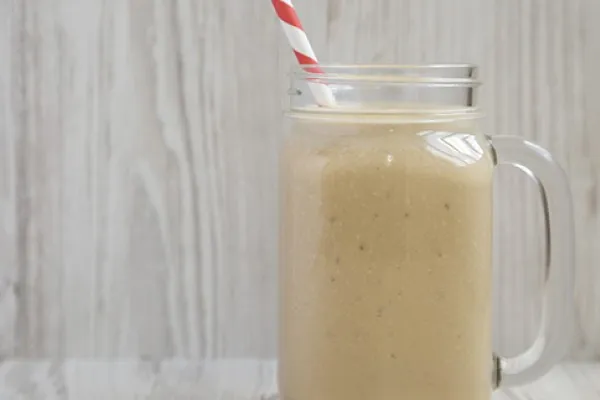 Frukostshake med jordnötssmör och banan