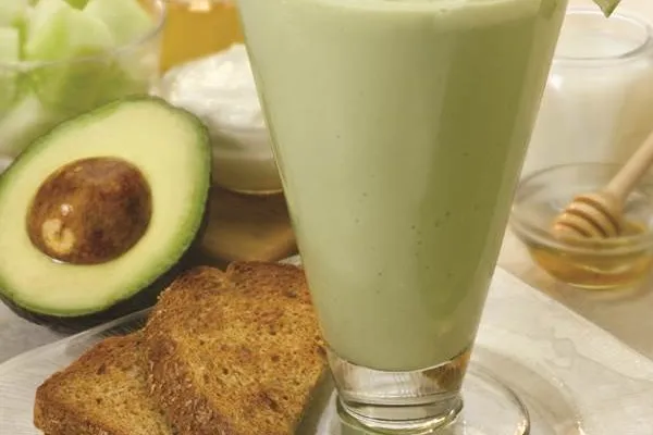 Frukostsmoothie med avokado och melon