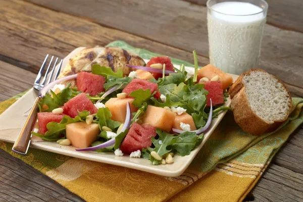 Frukt- och fetaostsallad