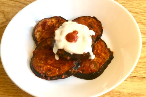 Medelhavsrostad aubergine med tomatsås
