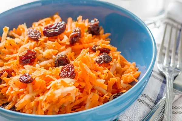 Morots- och russinsallad