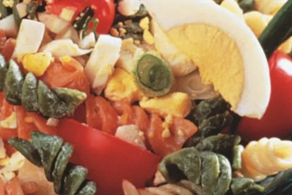 Pastasallad med örtvinägrett