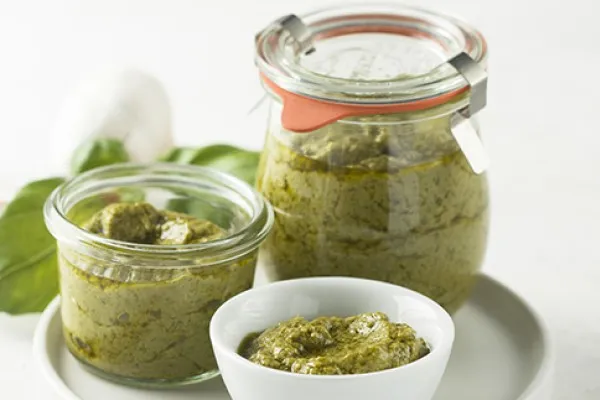 Pesto med persilja, mandel och citron