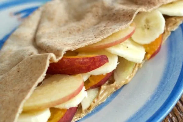 Pitafickor med persika och jordnötssmör