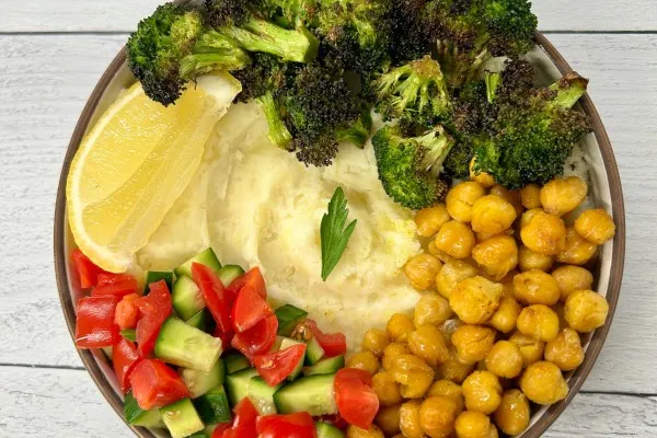 Potatismosbowl med grönsaker