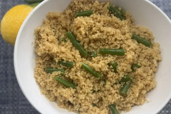 Quinoa med ingefära och gröna bönor
