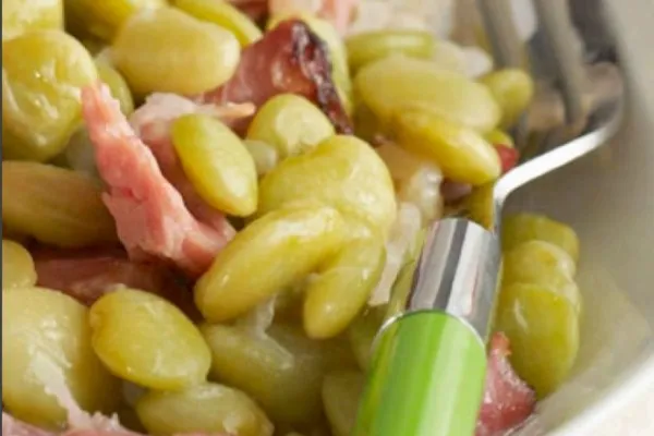 Rökta fläsklägg med limabönor