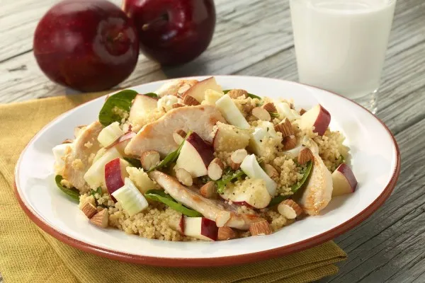 Sallad med äpple, fänkål, kyckling och couscous