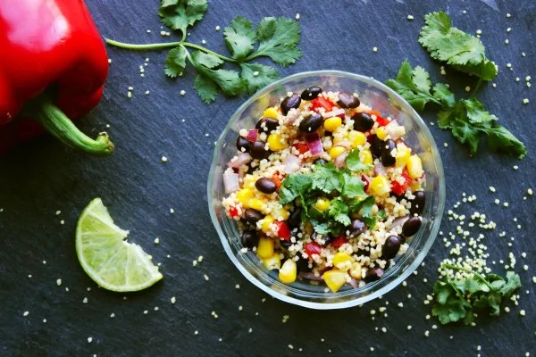 Sallad med svarta bönor och couscous