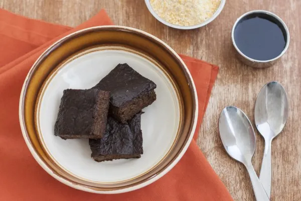 Söt majsmjölspudding med ingefära och kanel