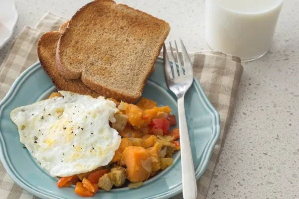 Sötpotatishash med ägg