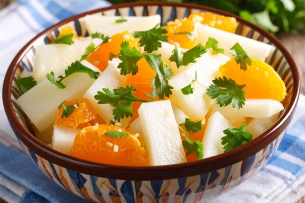 Syrlig jicamacoleslaw