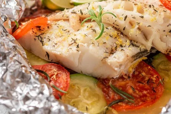 Ugnsbakad fisk med grönsaker
