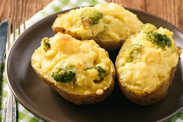 Ugnsbakad potatis med broccoli