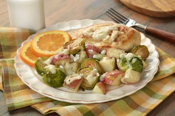 Ugnsrostad brysselkål med potatis och kyckling