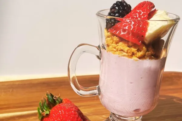 Yoghurtparfait med bär